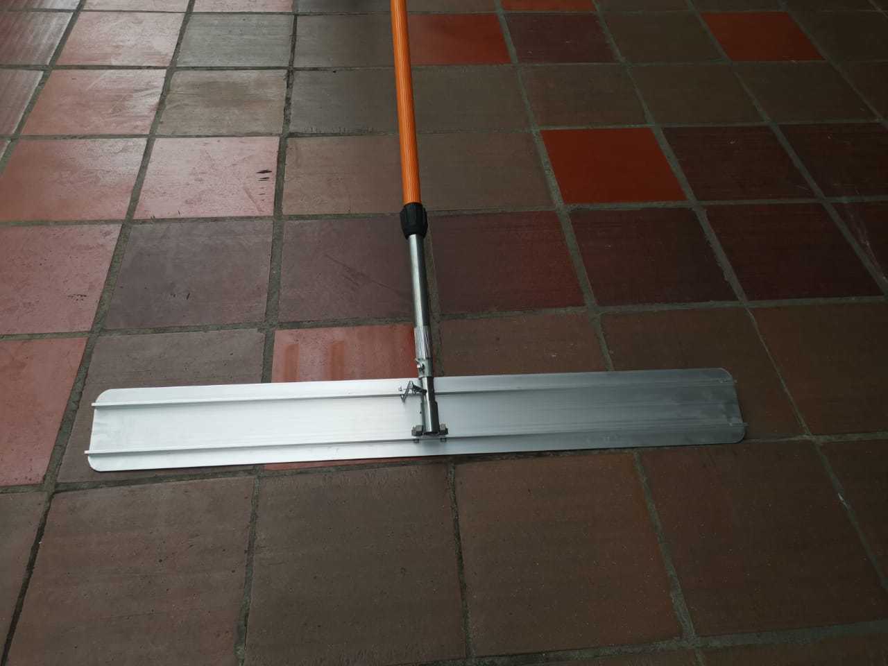 Flota Canal en Aluminio de 1.80 m con Mango y Adaptador